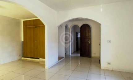 Casa com 3 quartos para alugar na Rua Luiz Cascaldi, Vila Bela Vista, Itatiba, 118 m2 por R$ 3.500
