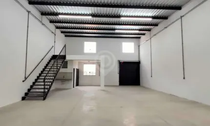Barracão / Galpão / Depósito para alugar na Rua Fábio Zuiani, Jardim Galetto, Itatiba, 200 m2 por R$ 5.000