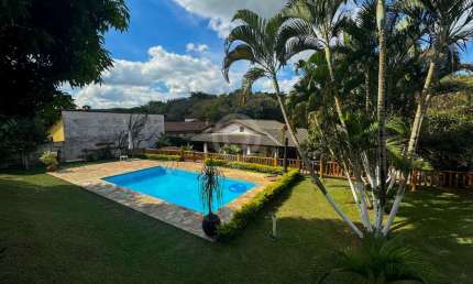 Chácara / sítio com 3 quartos à venda na Rua Félicio Bucciarelli, Jardim Leonor, Itatiba, 364 m2 por R$ 1.300.000