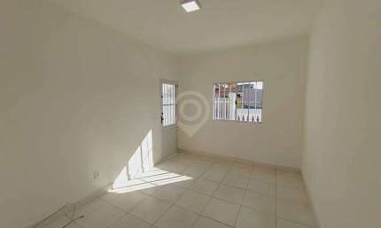 Casa com 3 quartos para alugar na Rua Damásio Pires da Silveira, Bairro do Engenho, Itatiba, 70 m2 por R$ 2.100