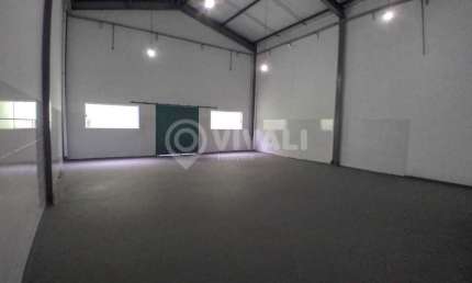 Barracão / Galpão / Depósito com 2 salas para alugar na Rua Regina Regagnin Piovani, Loteamento Parque Empresarial Adelelmo Corradini, Itatiba, 200 m2 por R$ 5.000