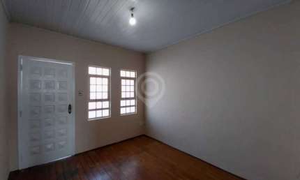 Casa com 2 quartos para alugar na Rua Marechal Floriano Peixoto, Vila Santa Terezinha, Itatiba, 83 m2 por R$ 1.800