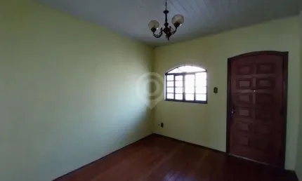 Casa com 2 quartos para alugar na Rua Marechal Floriano Peixoto, Vila Santa Terezinha, Itatiba, 88 m2 por R$ 1.800