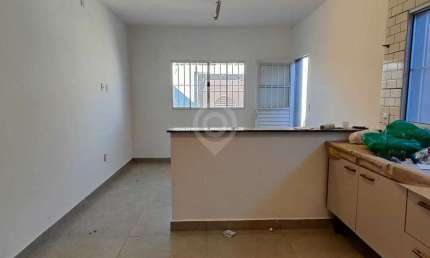 Casa com 2 quartos para alugar na Rua Alessio Taffarello, Alpes do Cruzeiro, Itatiba por R$ 2.100
