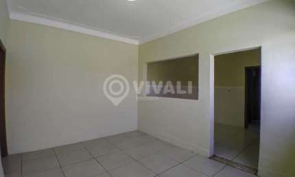Casa com 2 quartos para alugar na Rua Campos Salles, Centro, Itatiba, 80 m2 por R$ 2.350