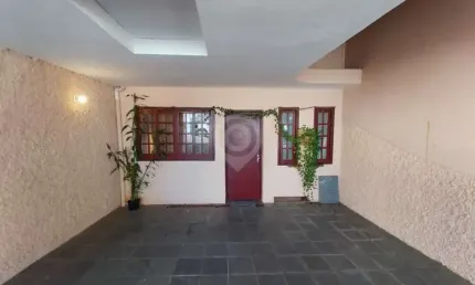 Casa com 2 quartos para alugar na Rua David Gabriel, Vila Cruzeiro, Itatiba, 80 m2 por R$ 2.500