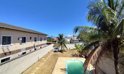 Casa com dois pavimentos, piscina, quatro quartos em Itaipuaçu