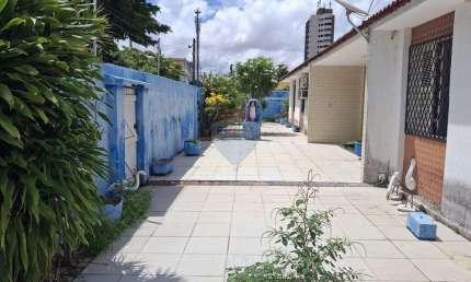 Casa de esquina à venda na rua Marcondes Pereira- Localização privilegiada!
