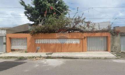 Casa plana no bairro Jacarecanga - 3 quartos, próximo ao colégio dos bombeiros