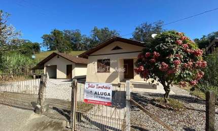 Casa com 3 quartos para alugar no Limoeiro, Brusque 