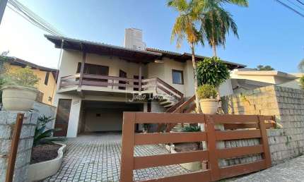 Casa com 8 quartos para alugar no Centro I, Brusque 
