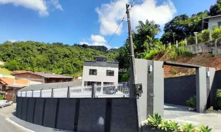 Casa com 4 quartos para alugar no Águas Claras, Brusque 