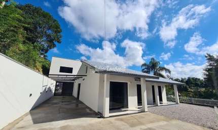 Casa com 5 quartos para alugar no Souza Cruz, Brusque 