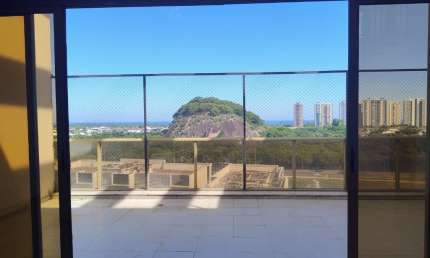 Alugo  Cobertura no Royal Blue Barra da Tijuca vista mar