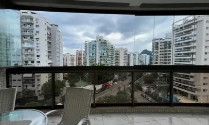 Vendo lindo apartamento 3 quartos reformado na rua aroazes barra olímpica
