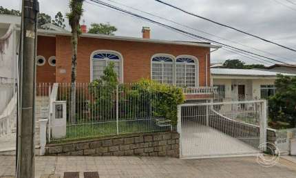 Vende-se Espaçosa Casa Residencial na Trindade, Florianópolis