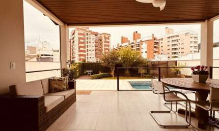 ## Residência Espetacular no Córrego Grande - Florianópolis