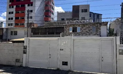 Praia do bessa - #joãopessoa #paraiba . casa para alugar com 2 salas, semi mobiliada com garagem para 3 carros.