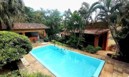 Linda Casa à Venda - 5 dormitórios sendo 3 suítes - 1.100m² de Terreno e 500m² de Área Construída -