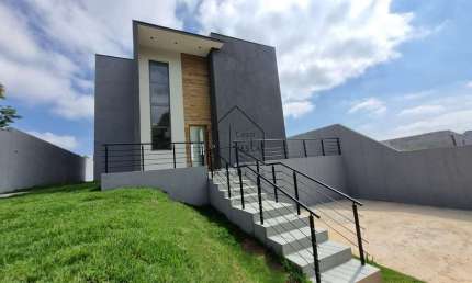 Casa em Condomínio fechado à Venda - 3 dormitórios sendo 1 suíte - 110m²  -  Próximo ao Cetro de Co