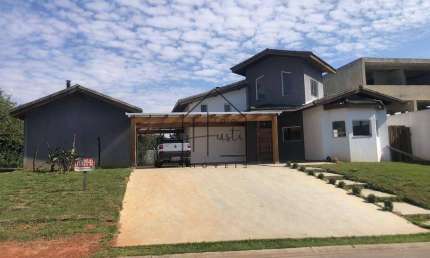 Casa à Venda - 3 Suítes - 282m² - Condomínio Terras de São Fernando - Bairro Pitas - Cotia/SP