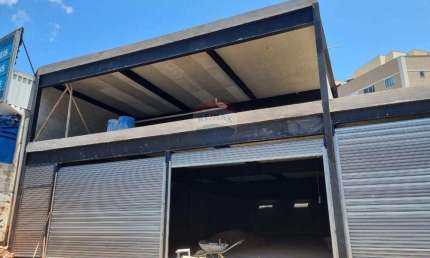 'Prédio Comercial Novo na Rua Ipojuca, Teresópolis'