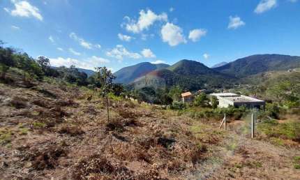 Terreno Privilegiado com Vista Livre para as Montanhas.
