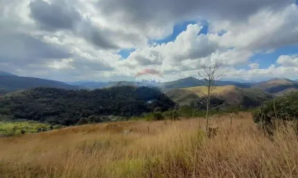 Terreno à venda na Rua Soares Teixeira, Pessegueiros, Teresópolis
