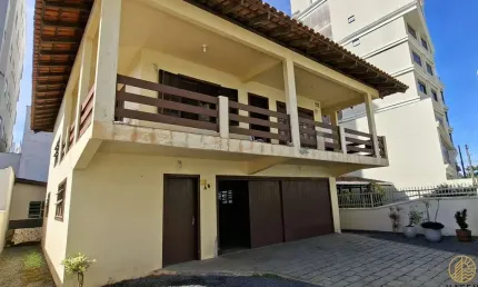 Sobrado/Terreno à 50mts do Mar no Bairro Gravatá em Navegantes/SC