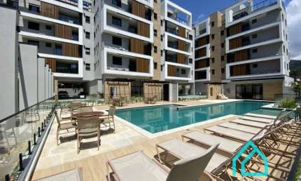 Apartamento à venda na Praia da Enseada - Ubatuba com 3 suítes