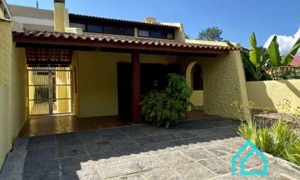 Casa com 4 dormitórios à venda na Praia da Enseada a poucos passos do mar - Ubatuba SP