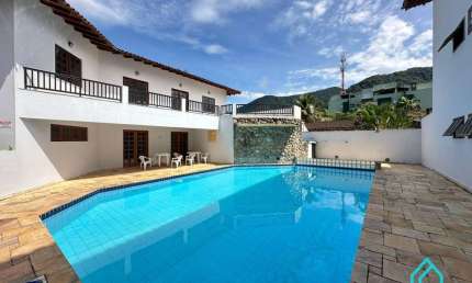Apartamento à venda com 2 dormitórios na praia do Lázaro Ubatuba SP