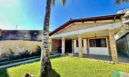 Oportunidade casa a venda 3 dormitórios a 200 metros da orla da Praia do Itaguá Ubatuba SP