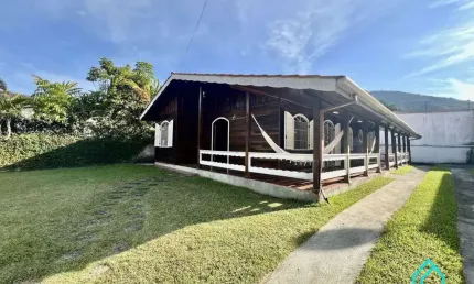 Oportunidade casa com 3 dormitórios a 100 metros da Praia da Enseada Ubatuba SP