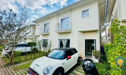 Casa com 3 dorms à Venda, 211 m² por R$ 889.000 - Jardim da Glória - Granja Viana, Cotia/SP