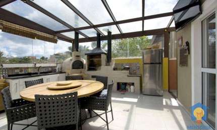 Casa em condomínio fechado - 3 suítes - 4 vagas de garagem e Área Gourmet Completa