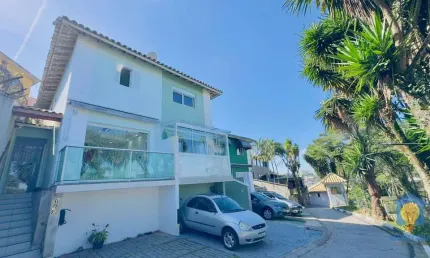 Casa com 3 dormitórios à venda, 140 m² por R$ 670.000,00 - Centro - Embu das Artes/SP