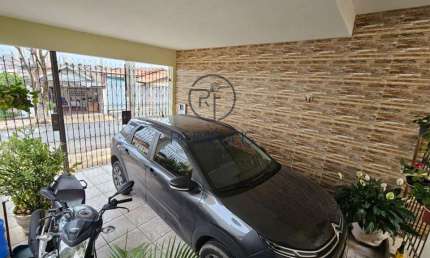Casa para Venda em Piracicaba, Vila Cristina, 4 dormitórios, 1 suíte, 3 banheiros, 1 vaga
