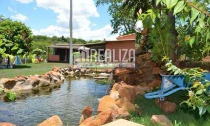 Charmosa Chacara com Piscina e Pomar no bairro IGA em Igarapava