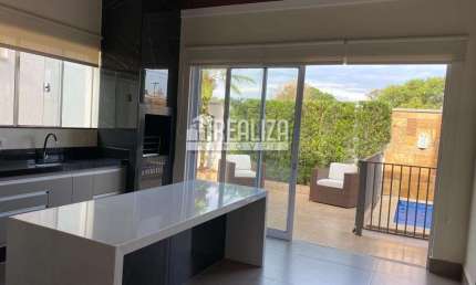 Casa de luxo no Jardim do Lago Uberaba | 4 suites, energia fotovoltaica e espaco gourmet
