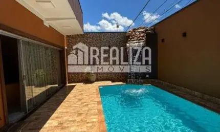 Casa padrao a venda no bairro Boa Vista, Uberaba - 3 quartos, suite e piscina!