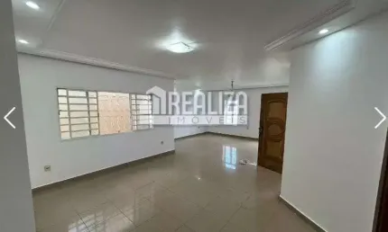Casa de alto padrao a venda em Uberaba - 4 dormitorios, 2 suites, 4 garagens cobertas
