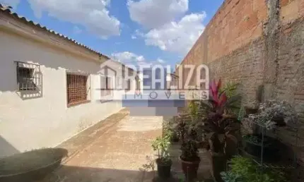 Casa padrao a venda em Lourdes, Uberaba: 3 dormitorios, suite, quintal e varanda!