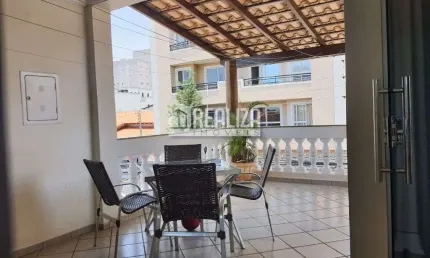 Linda casa a venda em Uberaba - 3 dormitorios, 2 suites, varanda e sacada