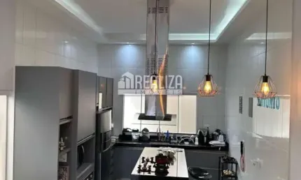 Casa a venda no Parque das Laranjeiras II, Uberaba - 3 dormitorios, suite e 3 garagens