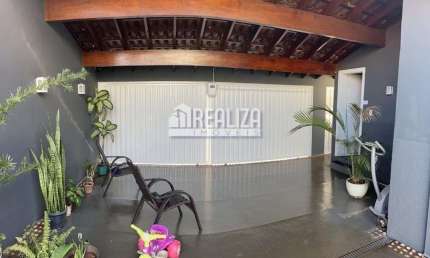 Casa a venda no Parque das Americas, Uberaba - 3 dormitorios, piscina e moveis planejados