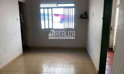 Casa a venda no bairro Santa Maria em Uberaba - 3 dormitorios, quintal e varanda!