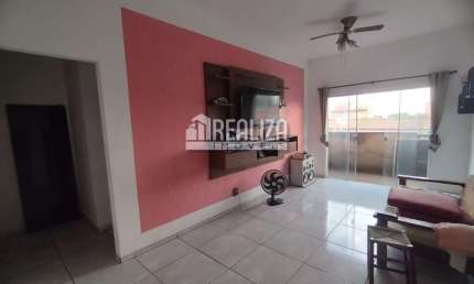 Sobrado a venda com 3 andares, 3 dormitorios e comodo comercial no Jardim Elza Amui I, Uberaba