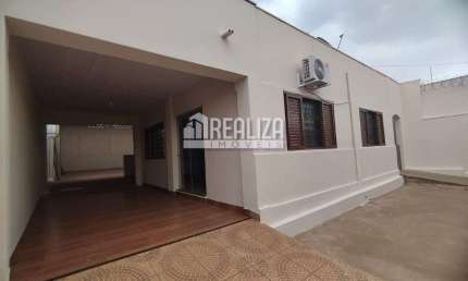 Linda casa a venda em Uberaba | 2 dormitorios, localizacao privilegiada