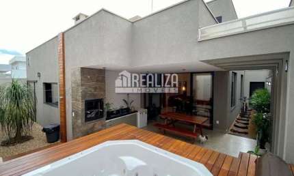 Casa com 4 dormitorios e varanda gourmet no condominio Estancia dos Ipes, Uberaba